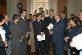 Governador Germano Rigotto com prefeitos de Gravataí, Cachoeirinha, Alvorada, Viamão e Esteio. Autor: Paulo Dias