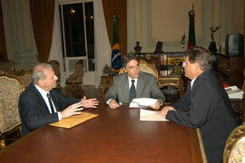 Governador Germano Rigotto em audiência com presidente da Orquestra Sinfônica de Porto Alegre, Ivo Nesrala. Autor: Paulo Dias