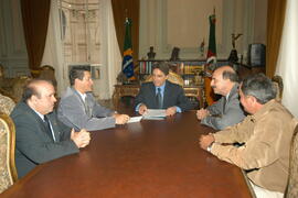 Governador Germano Rigotto em audiência com prefeito de Alecrim, Leonel Egídio Colossi. Autor: Paulo Dias