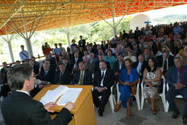 O governador Germano Rigotto na abertura da 6º Edição da FIMMA BRASIL 2003, Feira Internacional de Máquinas, Matérias-primas e Acessórios para a Indústria Moveleira. Autor: Nabor Goulart