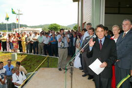 O governador do Estado Germano Rigotto, na inauguração de uma fábrica de calçados e visita a 10ª Festa Estadual do Feijão e a 2ª Ecofesta em Sobradinho. Autor: Nabor Goulart