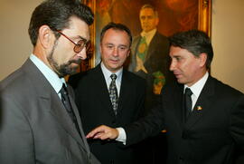 Chegada do governador do Rio Grande do Sul, Germano Rigotto, à Assembleia Legislativa em Porto Alegre. Autor: Nabor Goulart